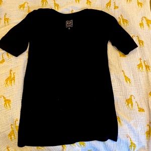 Size S Gap maternity short sleeve t shirt black
